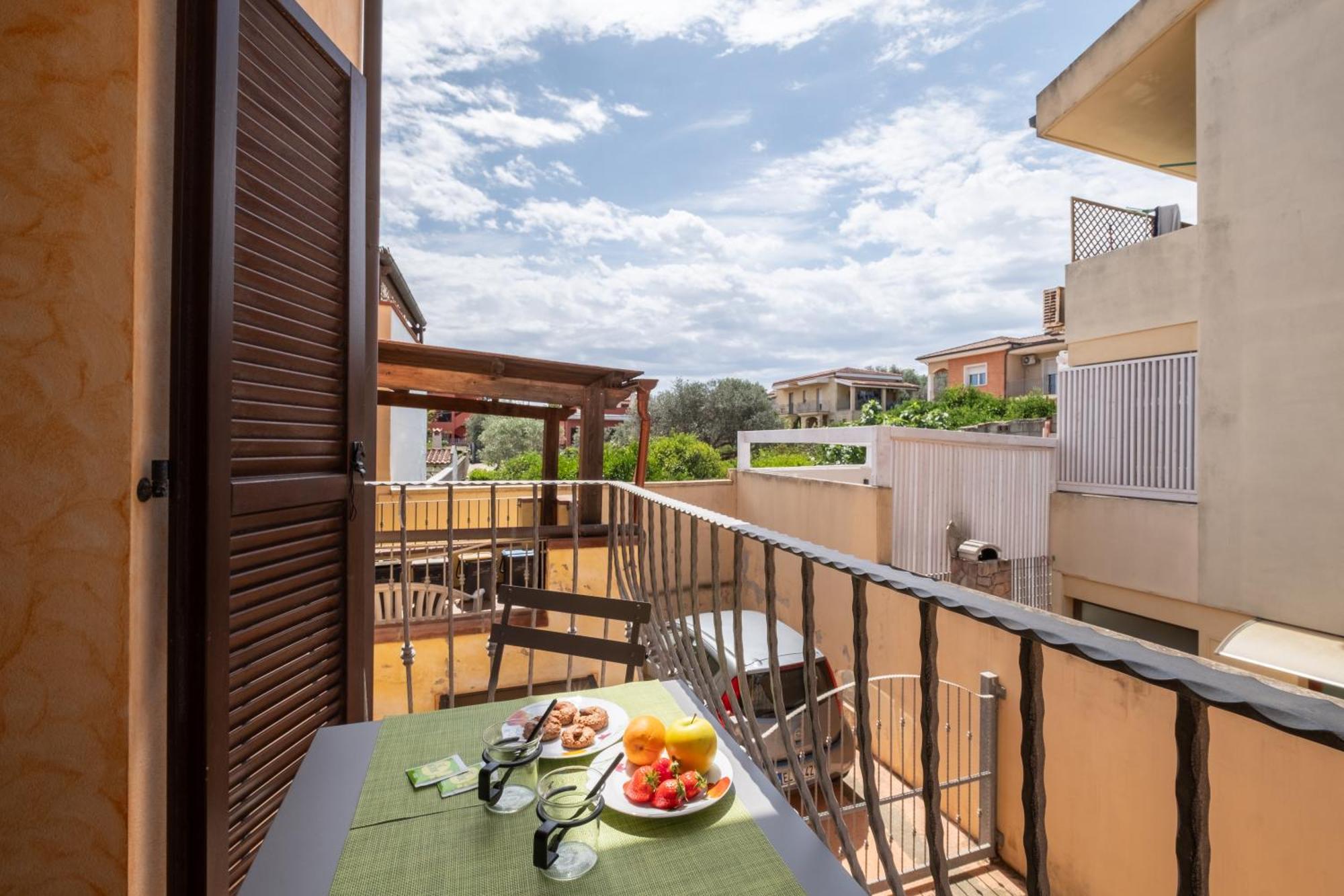 Butterfly Apartment Cagliari - Self Check-In, No Kitchen Exteriör bild